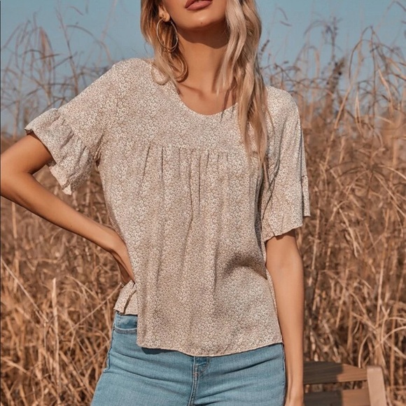 Tops - Boho floral print ruffle hem blouse
